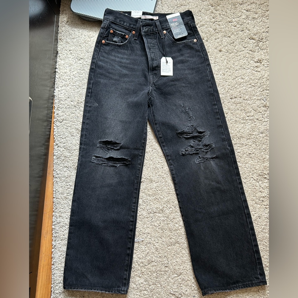 Levi’s Size 26 Ribcage Straight Ankle Jean